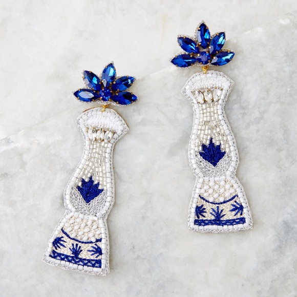 🌿 Royal Tequila Bottle Beaded Earrings, NWT - Picture 2 of 5